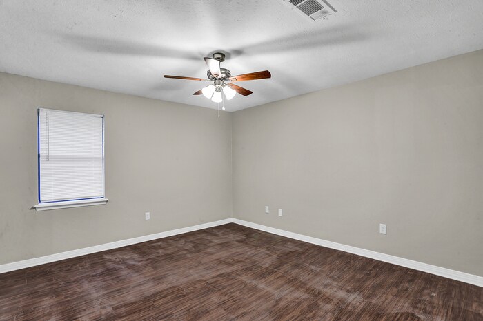 Building Photo - 128 Dogwood Cir