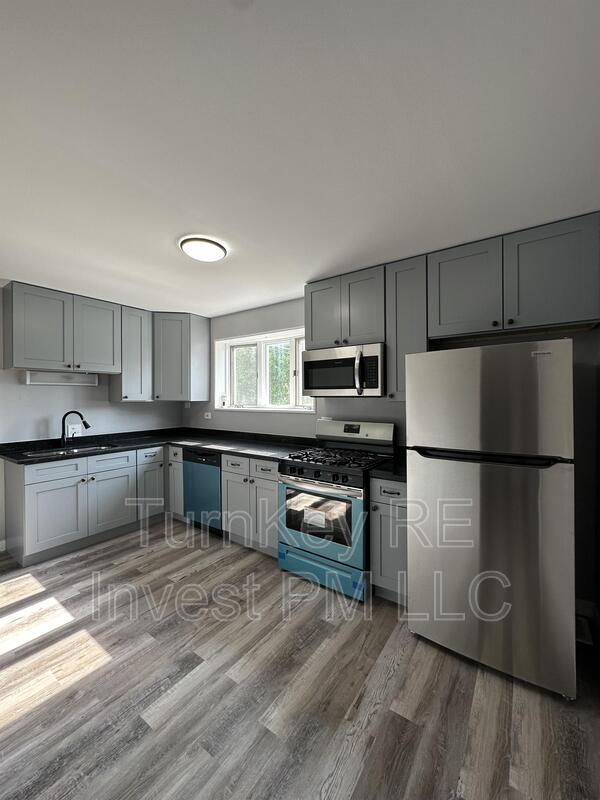 Building Photo - 18108 Oakwood Ave