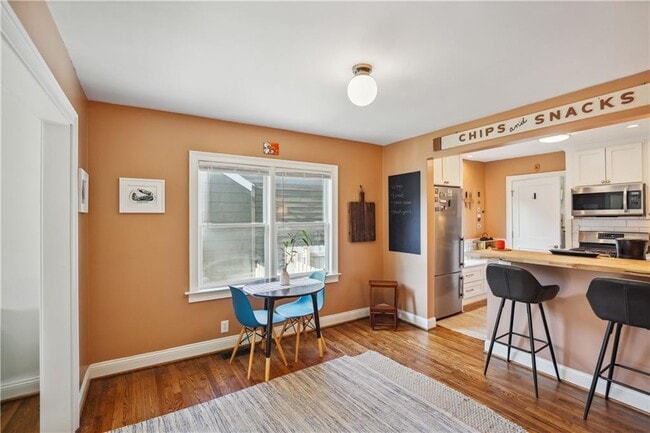 Building Photo - 783 Livingstone Pl