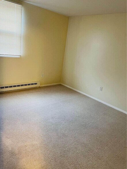 Building Photo - 870 Haverhill St