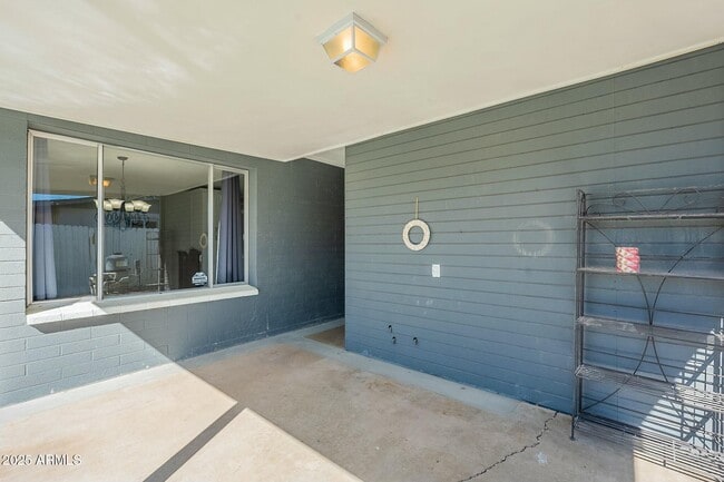 Building Photo - 1715 E El Parque Dr