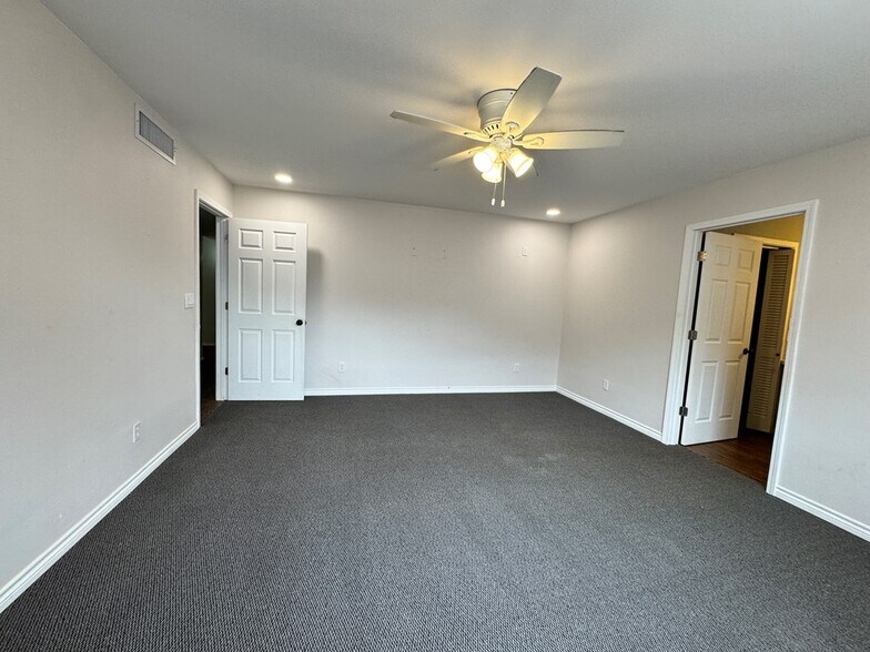 Building Photo - 2110 Westbrook Ave