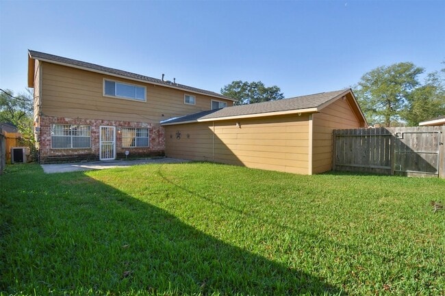 Building Photo - 13915 Roundstone Ln