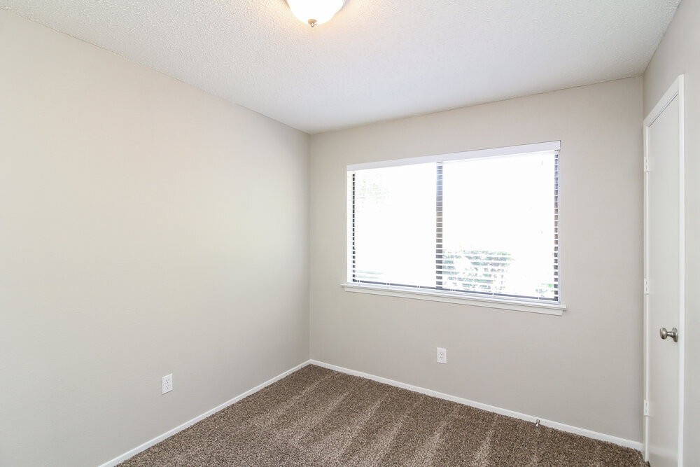 Building Photo - 2534 Bentley Dr