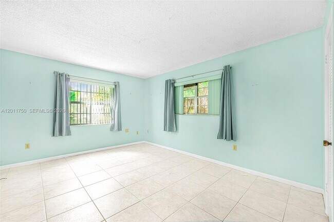 Building Photo - 9107 SW 137th Ter
