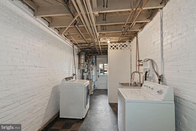 Building Photo - 3905 W St NW