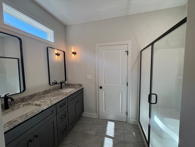 Building Photo - For Rent