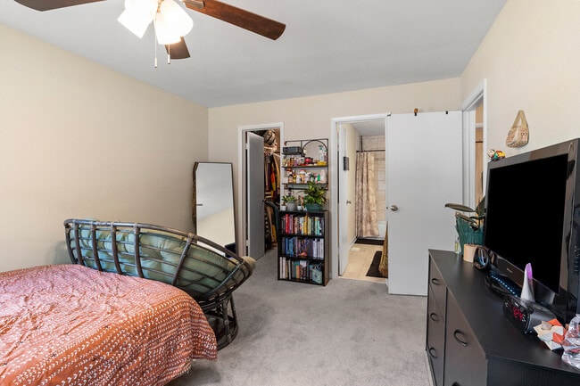 Building Photo - 222 Belray Dr