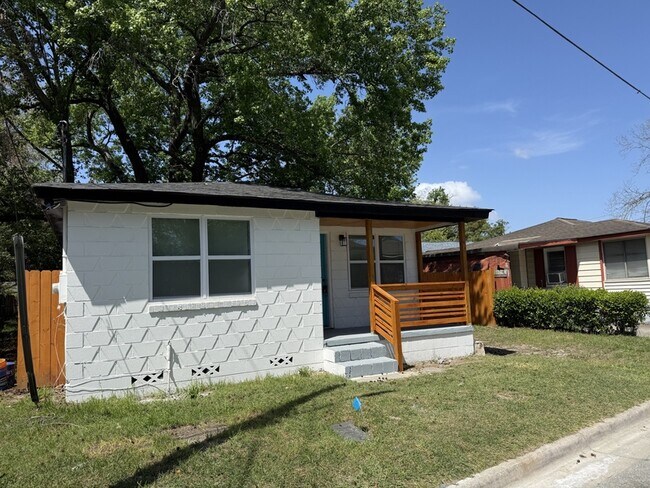 Building Photo - 239 Jenks St