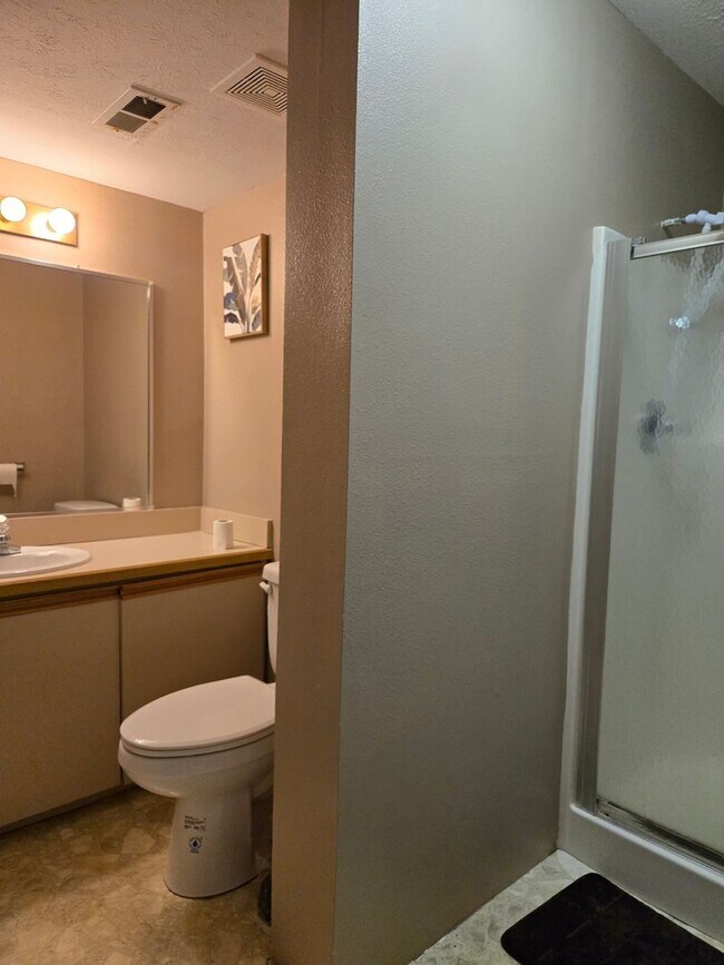 Building Photo - Furnished Four Bedroom Home With Sierra Bl...