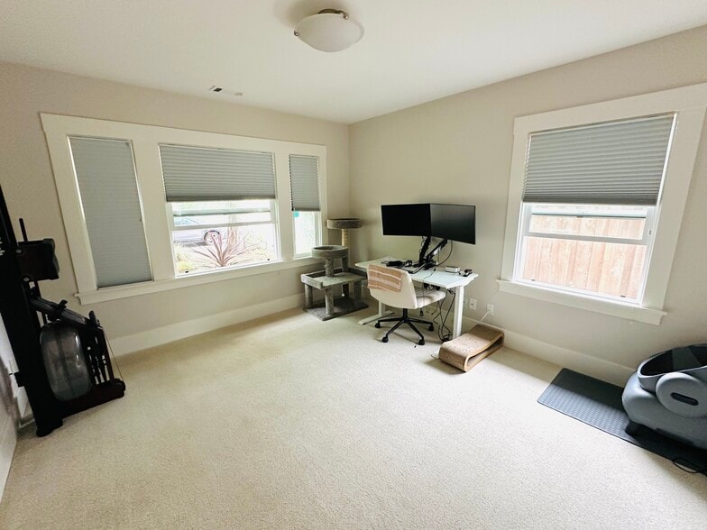 3rd Bedroom/Office - 504 Montgomery St