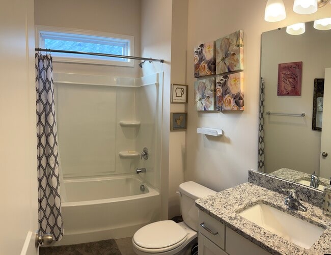 Building Photo - 62 Fox Cove Rd