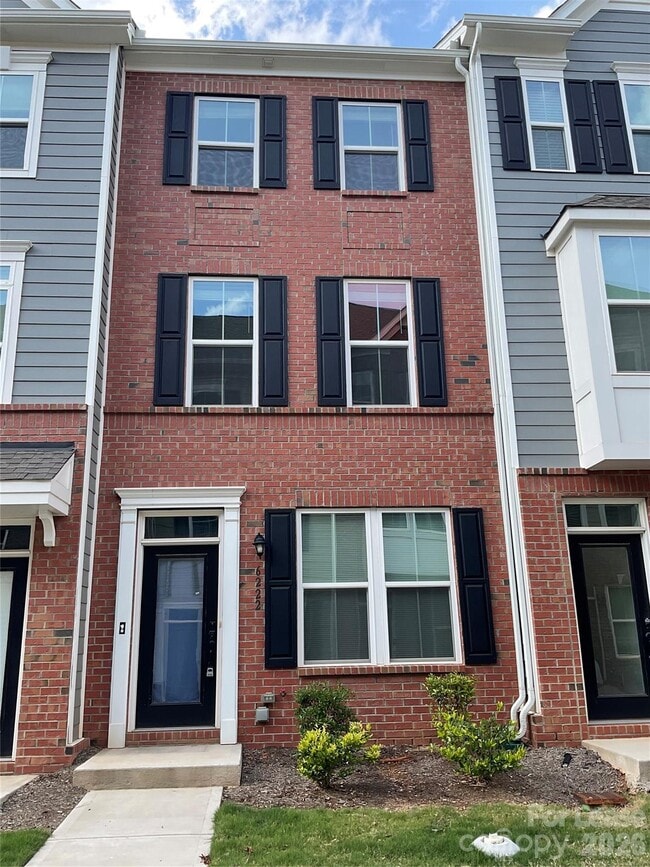 Building Photo - 6222 Cleburne Ct