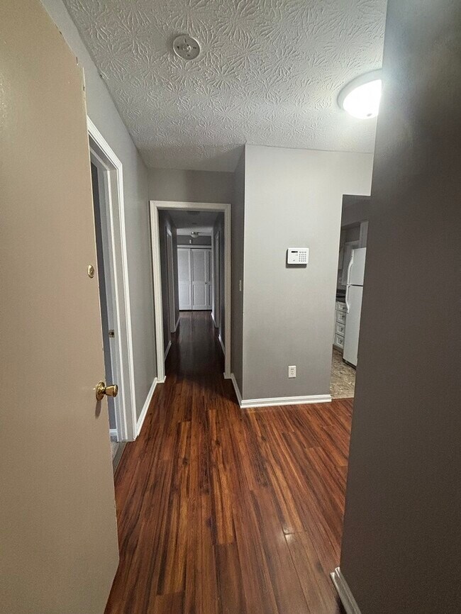 Building Photo - Beautifully maintained 3BR, 2BA Condominium