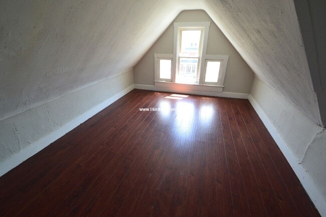 Building Photo - 529 Hawthorne Ave