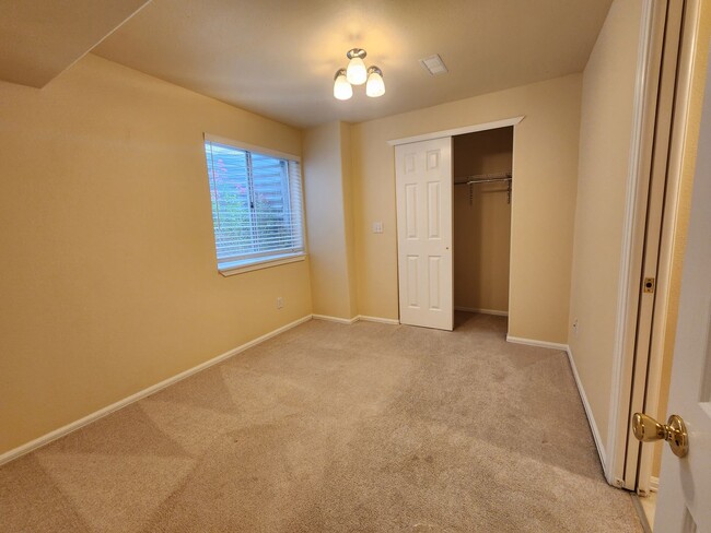 Building Photo - Great Saddle Rock Heights Home! 5 Bedroom ...