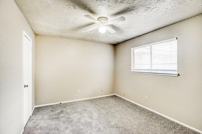 Building Photo - 8403 Quail Burg Ln