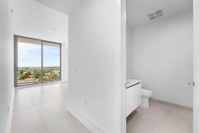 Building Photo - 220 Lake Shore Dr