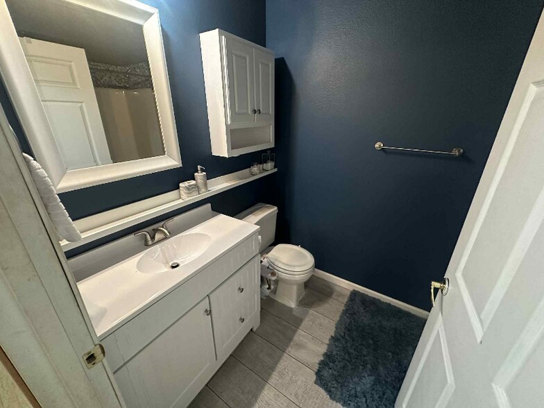 Building Photo - 663 NE 162nd Ave