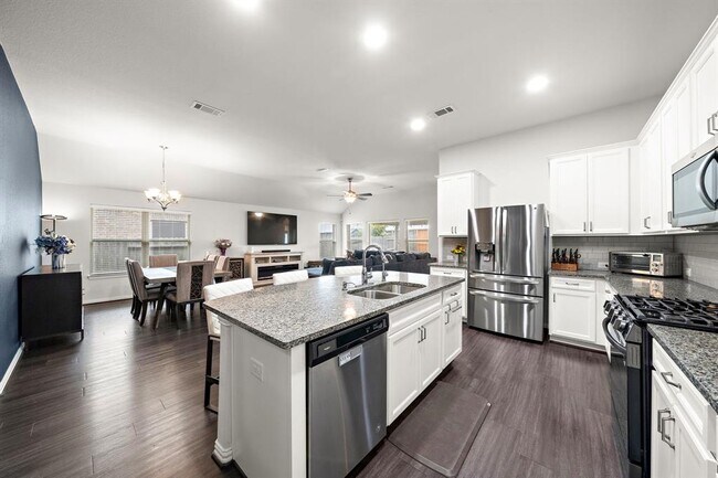 Building Photo - 23706 Via Viale Dr