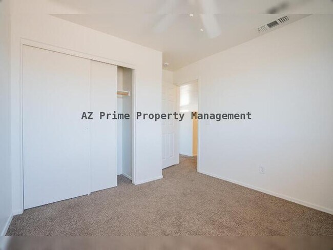 Building Photo - 13002 W Paradise Dr