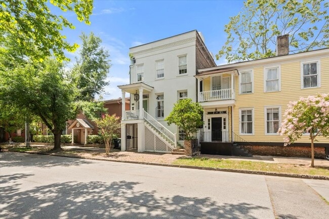 Building Photo - Adorable 1 bedroom apartment. Ground floor...