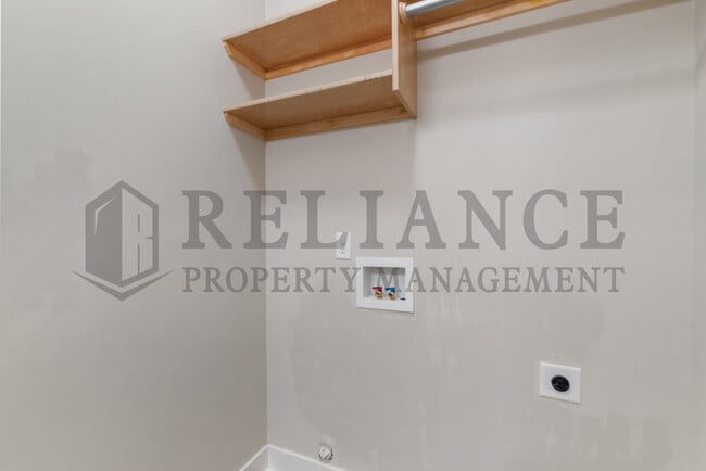 Building Photo - 914 W Onewood Pl