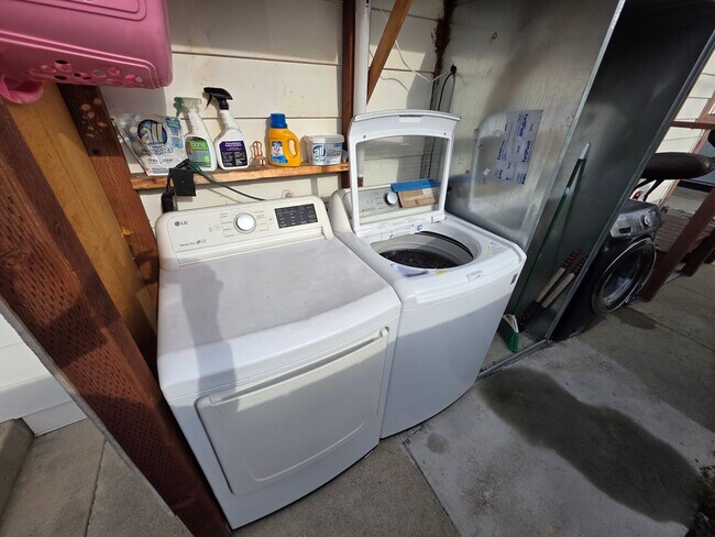 Building Photo - 3786 Meier St