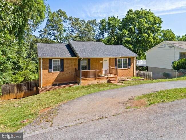 Building Photo - 345 Brown Ave