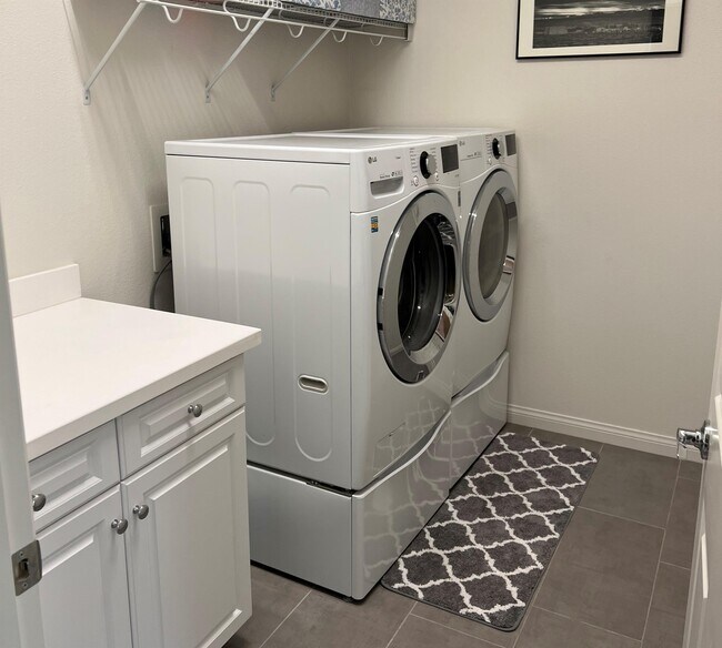 Building Photo - 1065 Sea Glass Wy