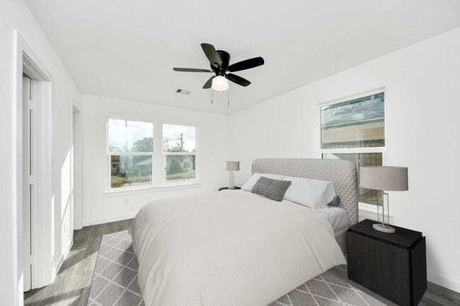 Building Photo - 2310 Wavell St