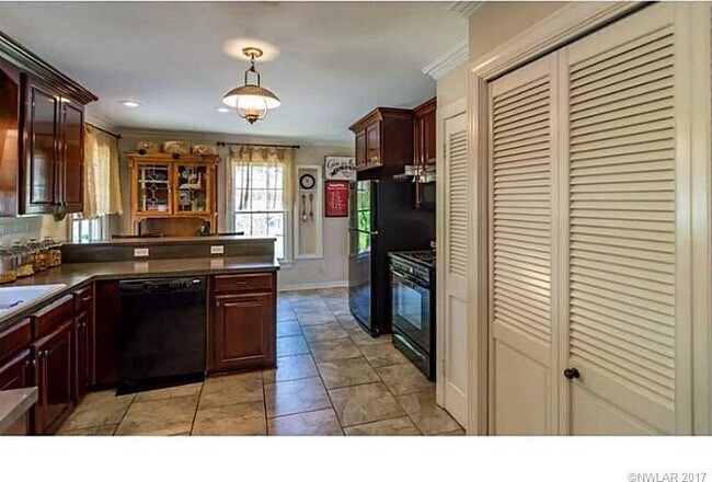 Building Photo - 3624 Gilbert Dr