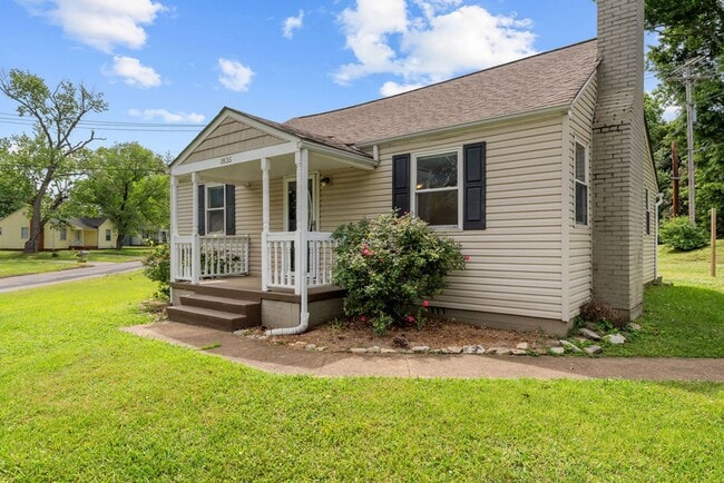 Building Photo - Newly Renovated Alcoa Cottage!!