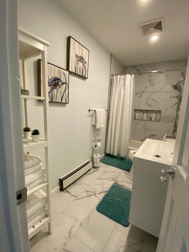 Building Photo - 152 W 9th St