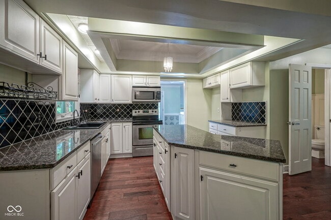 Building Photo - 858 Cedar Wood