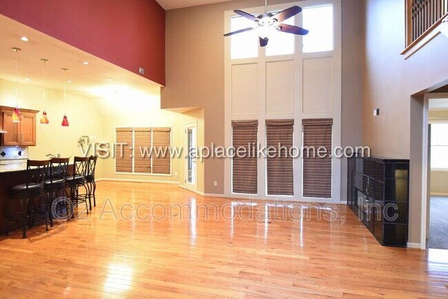 Building Photo - 1140 SW Huntington Rd
