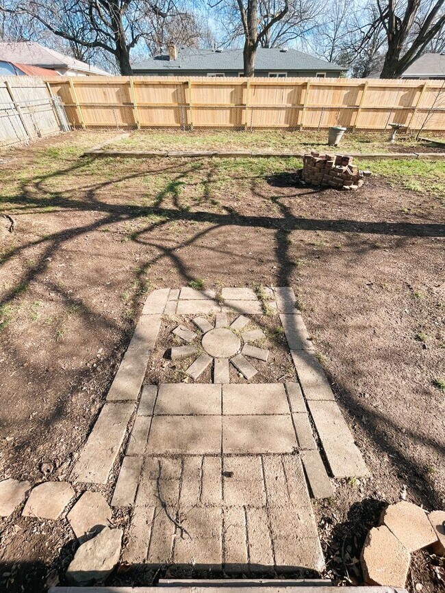 Building Photo - Southwest Springfield - Kickapoo High