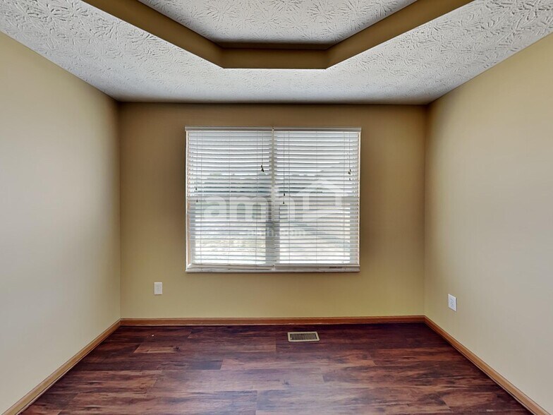 Building Photo - 494 Lockmead Dr