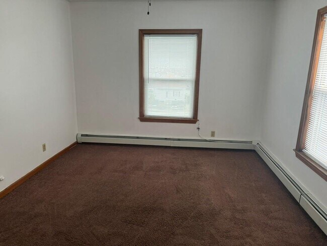 Building Photo - 13-15 Reservoir Ave