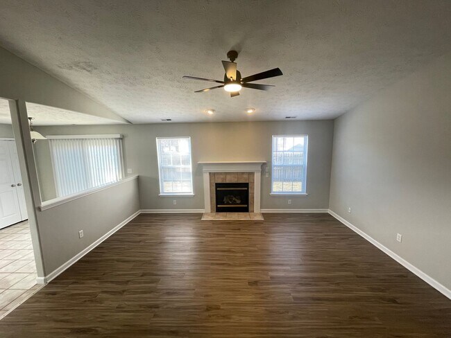 Building Photo - SUBLEASE - Three Bedroom Single Family Home with Fenced Backyard