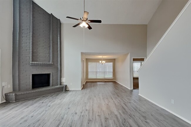 Building Photo - 2010 Creekshire Dr