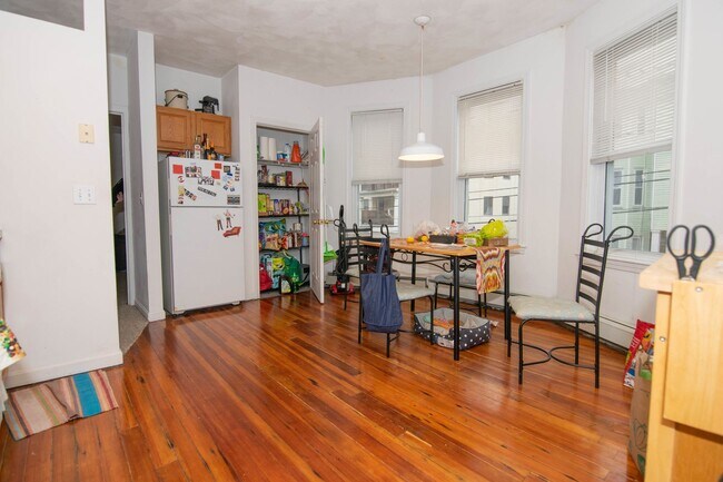 Building Photo - Allston 3 Bed – 1,100 Sq Ft – Heat Included – Deck/Porch – 9/1