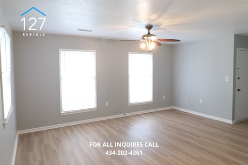 Building Photo - 2 Bedroom in Forest!