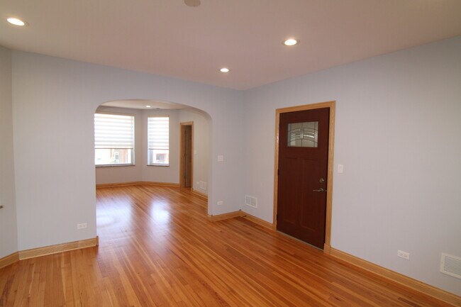 Building Photo - 3049 N Davlin Ct