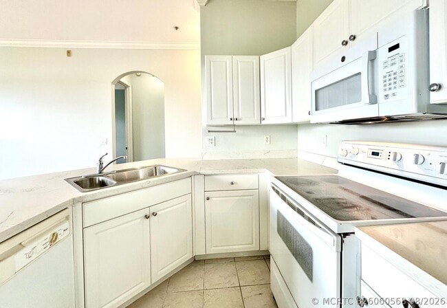 Building Photo - 4600 SW 160th Ave
