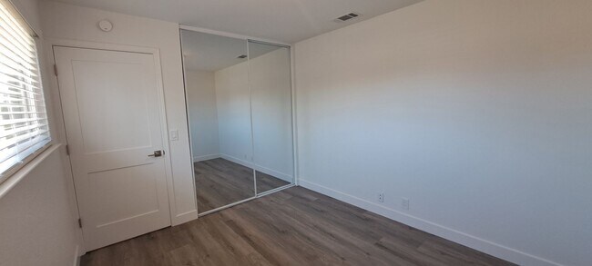 Building Photo - 132 Hyannis Ct
