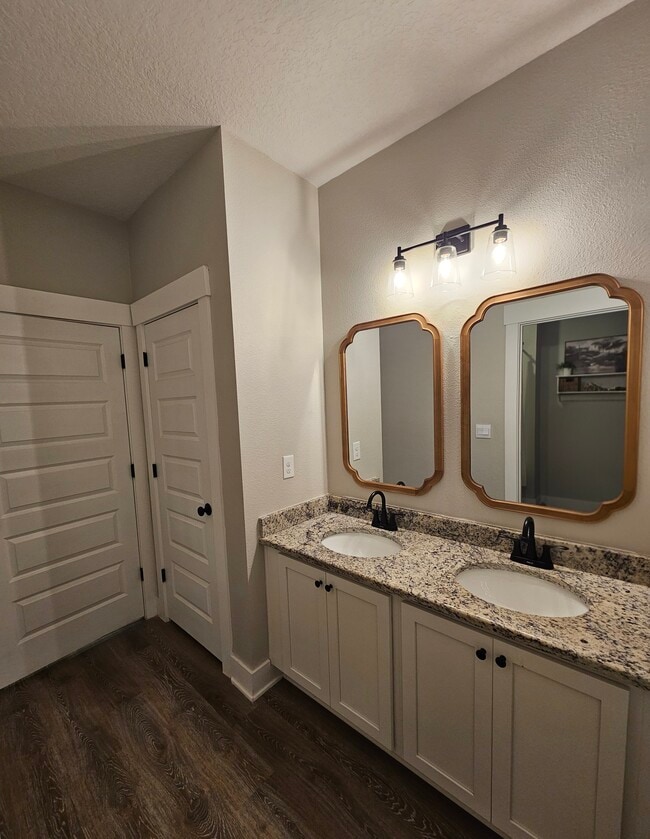 Building Photo - 5825 Danbury Blvd