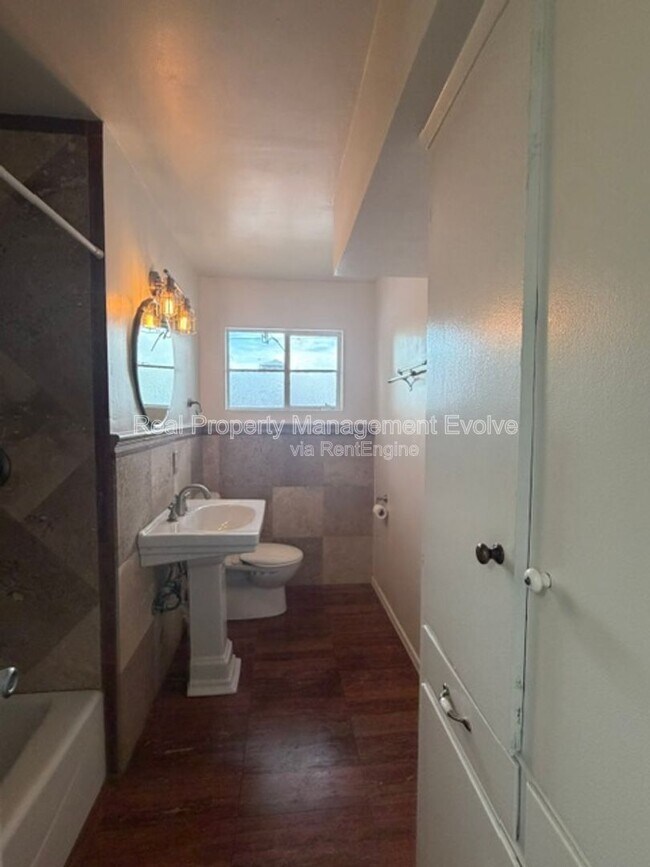 Building Photo - 2246 W Mulberry Dr