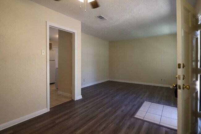 Building Photo - 1512 White Ave