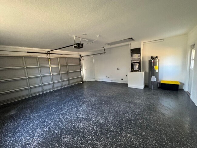 Building Photo - Spacious 3/2 Home with Screened Patio and Large Yard *Lawn Care Included!*